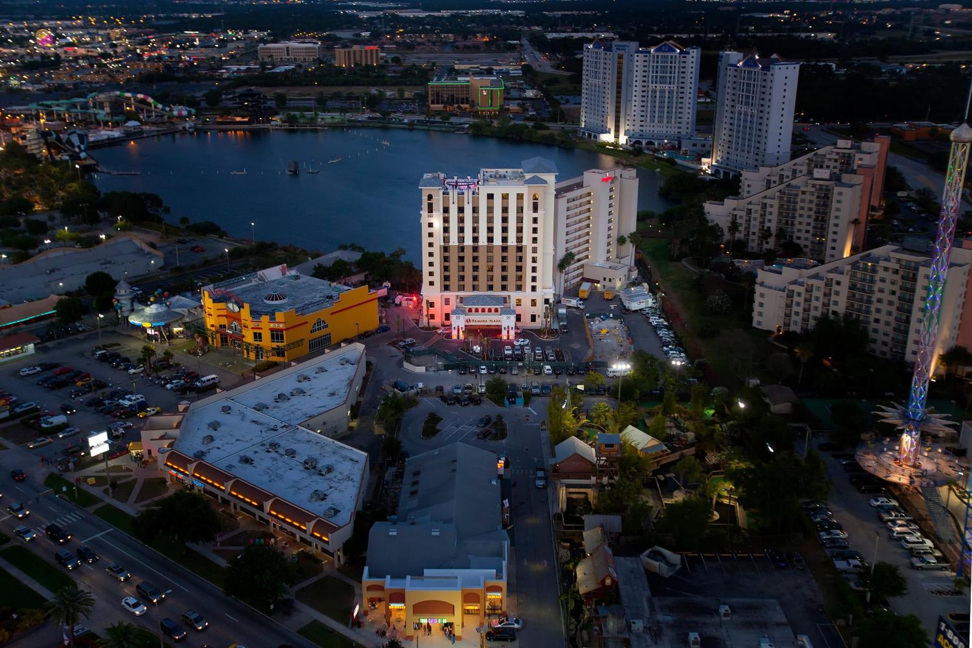 Ramada Plaza By Wyndham Orlando Resort & Suites Intl Drive Exterior photo